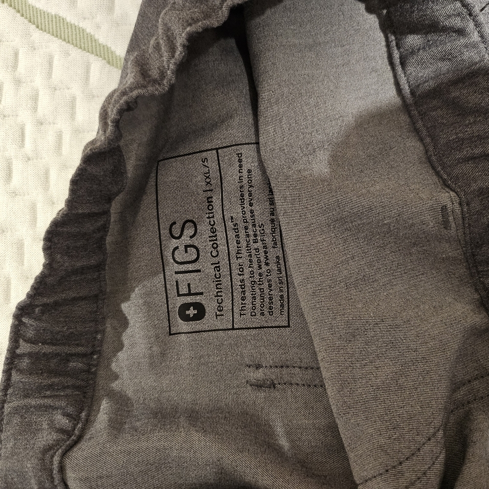 Mens figs axium scrub pants